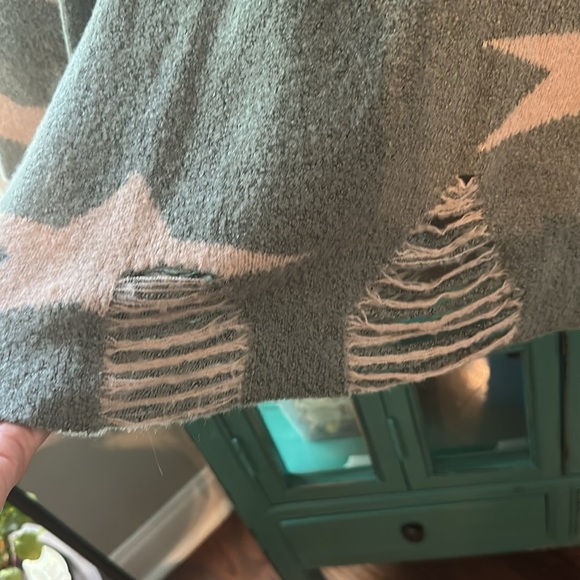 Buddy Basics Distressed Star Sweater - Picture 3 of 5
